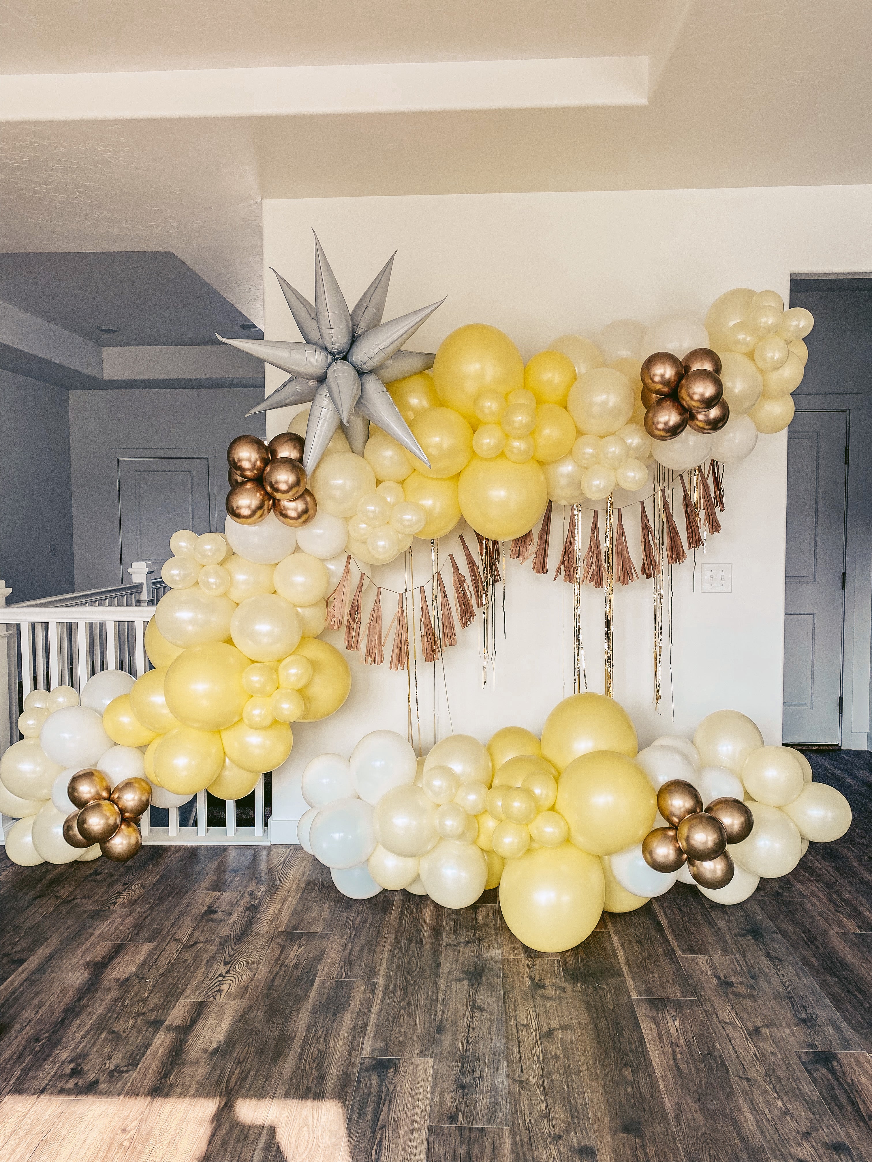 PACKAGE PRICING 10’ Standard bOp Balloon Garland