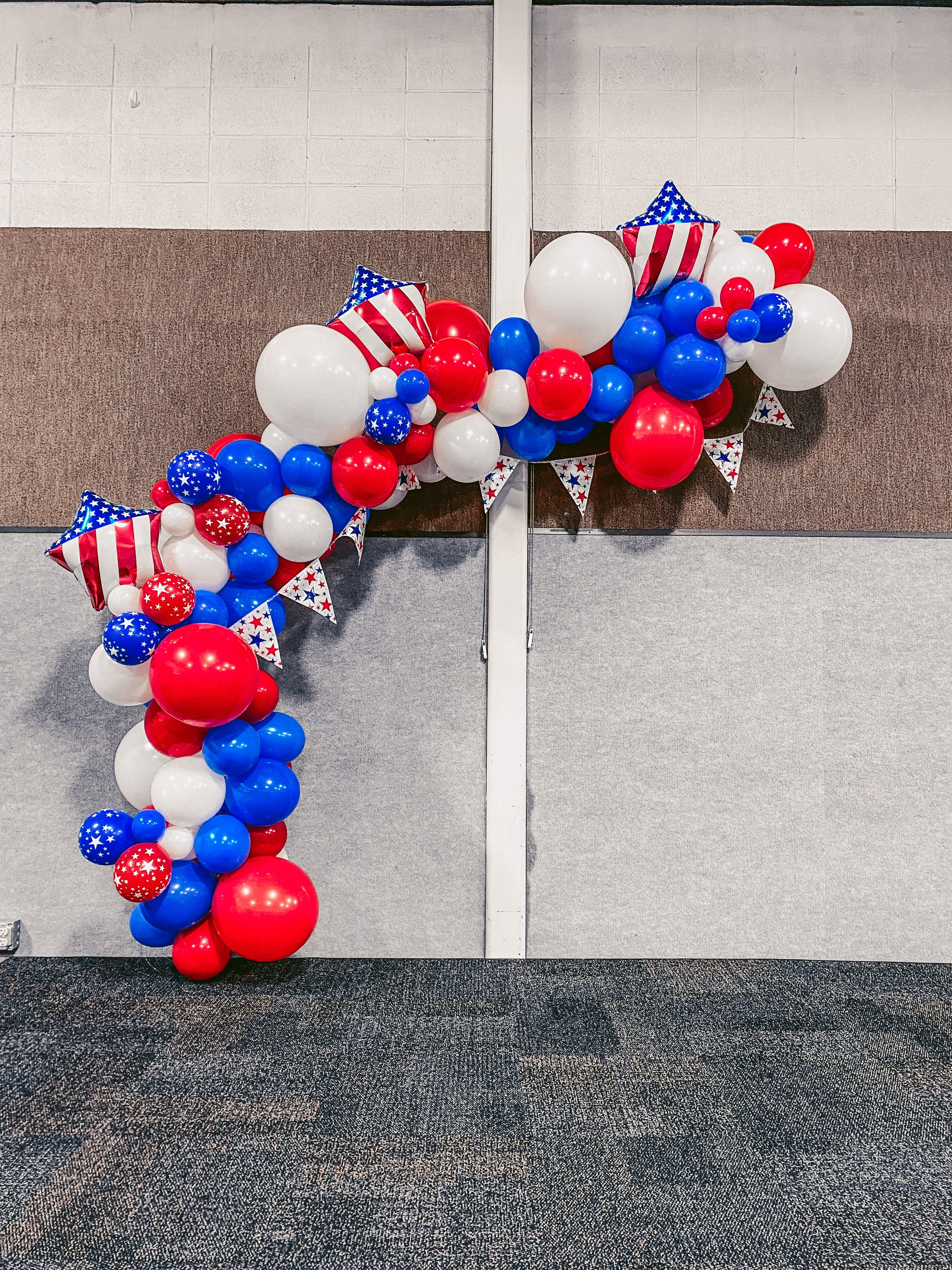 PACKAGE PRICING 10’ Standard bOp Balloon Garland